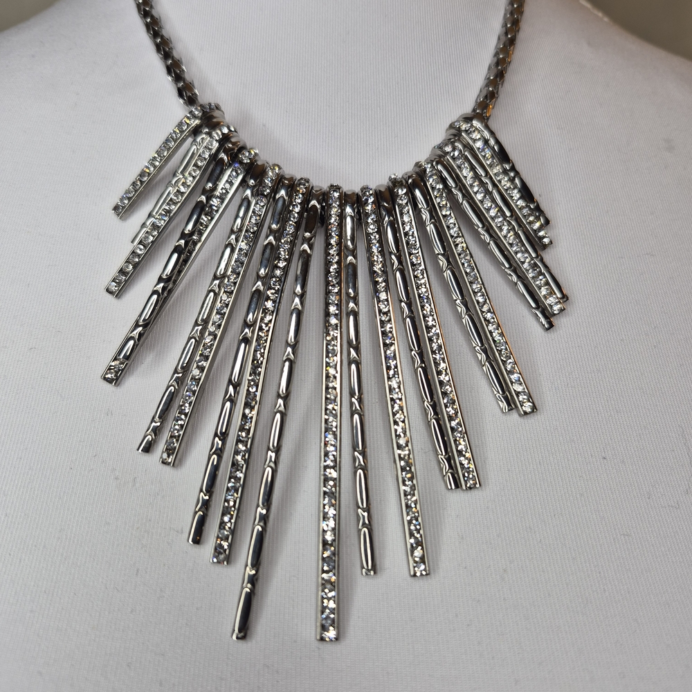 Elegant Silver Necklace with Crystal Accents